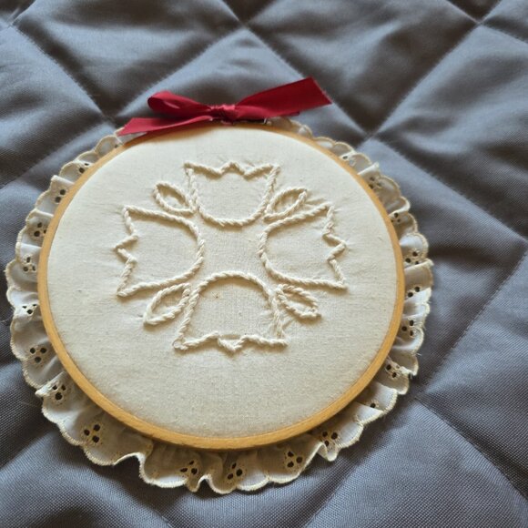 Vintage Tulip Flower 6" Hoop Frame Wall Hanging Decor - Picture 5 of 5